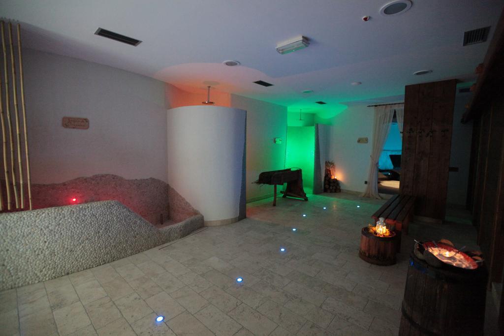 Hotel Belvedere Wellness & Family バゼルガ・ディ・ピネ エクステリア 写真